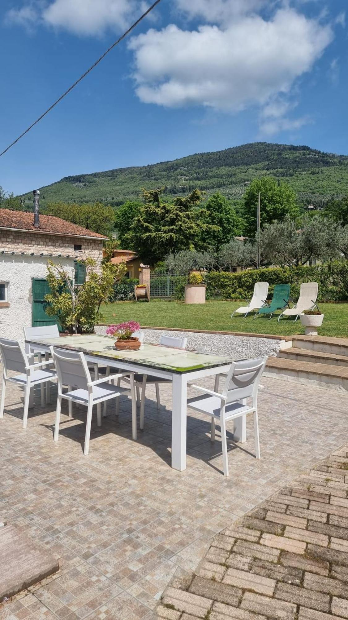 La Casa Dei Fiori Villa Assisi Bagian luar foto