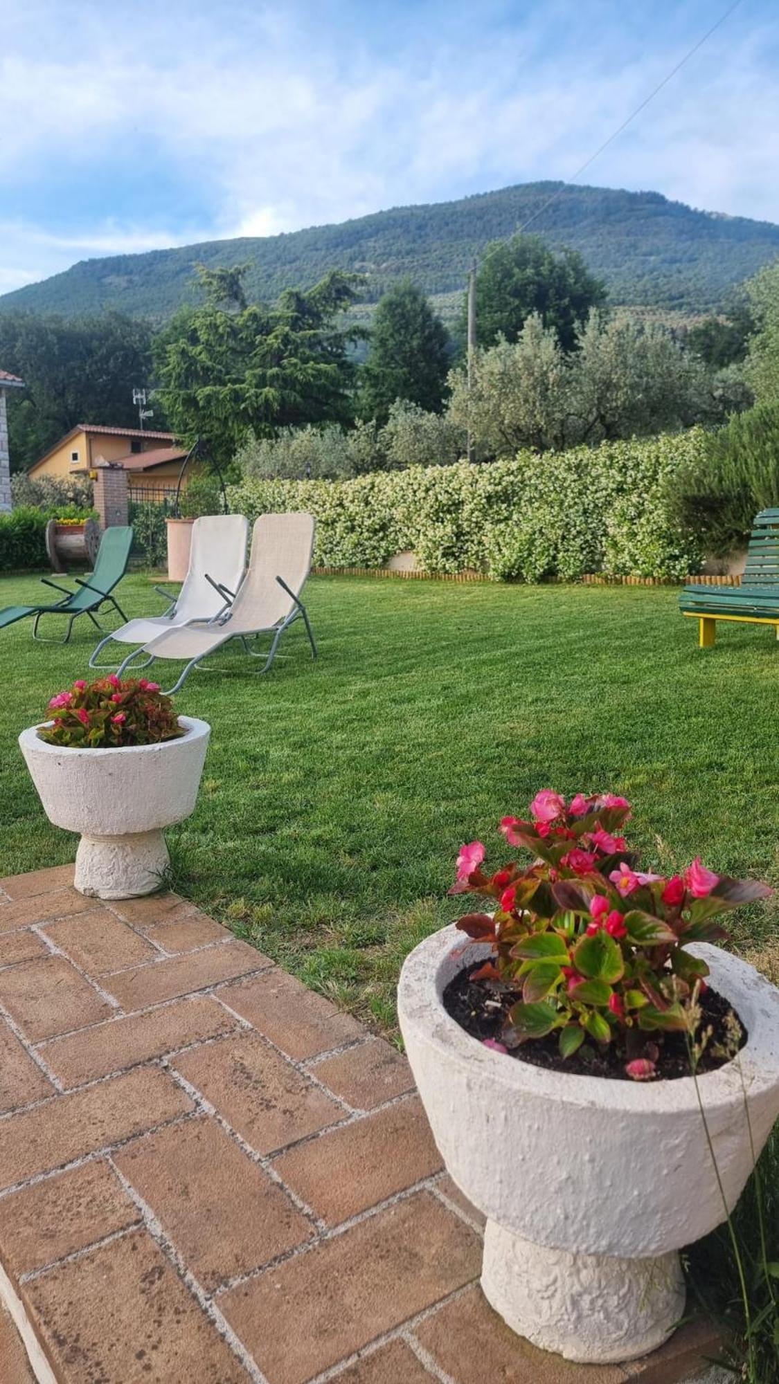 La Casa Dei Fiori Villa Assisi Bagian luar foto